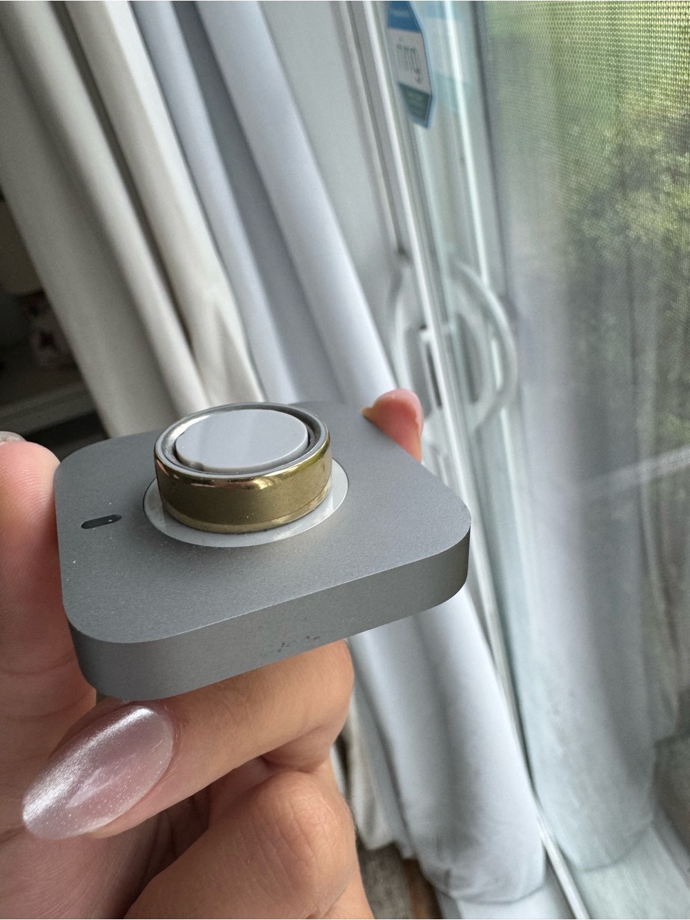 Oura Ring 4 Gold - Size 8 / charger included!!